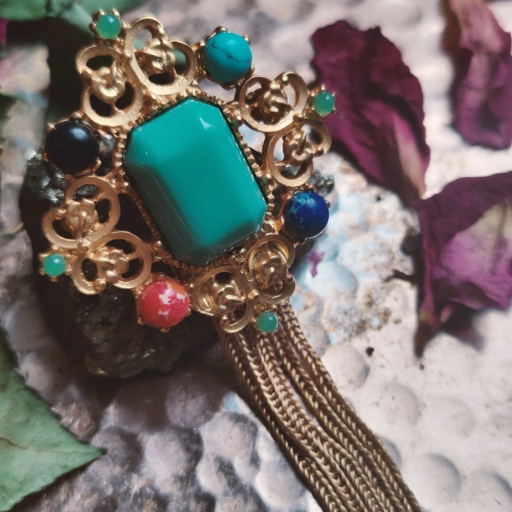 Vintage Style Gold tone brooch